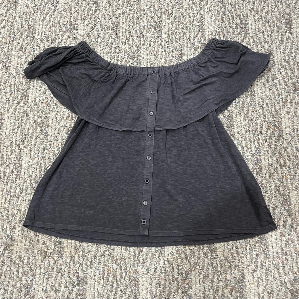 short sleeve grey ruffle blouse with button detail